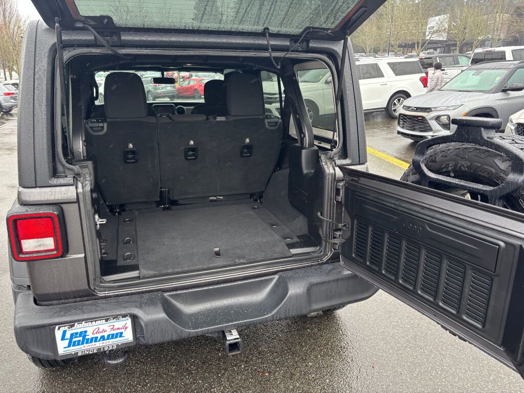 Used 2018 Jeep Wrangler Unlimited Sport S image 11