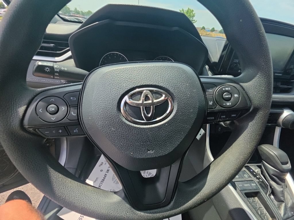 Used 2021 Toyota RAV4 LE FWD image 17