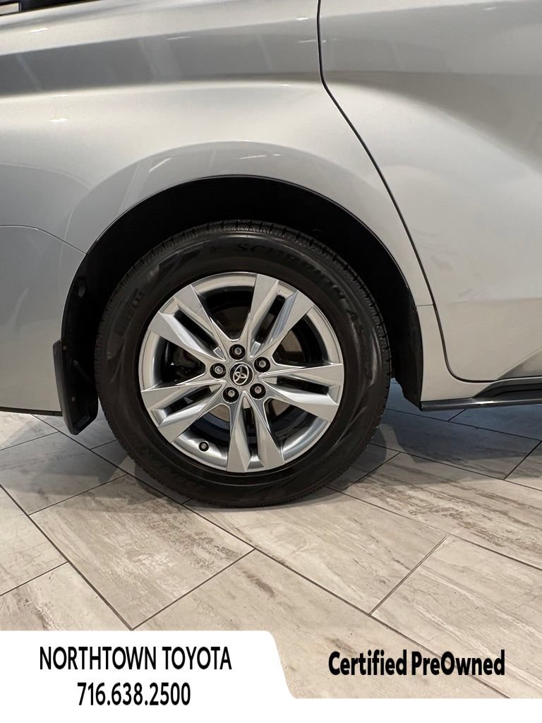 Used 2022 Toyota Sienna Limited AWD/4WD image 12