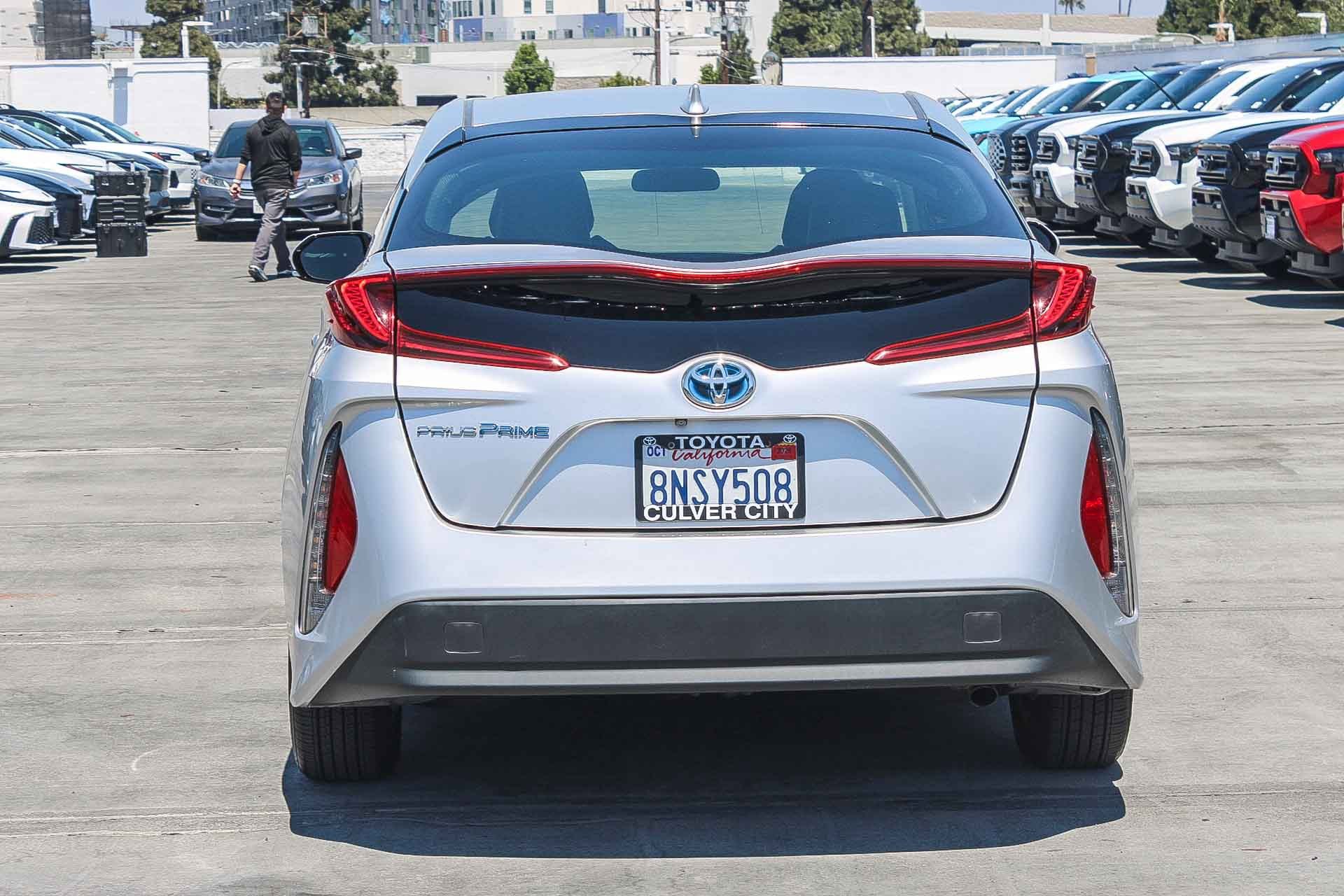 Certified 2017 Toyota Prius Prime Premium FWD image 8