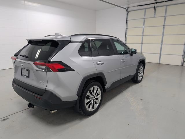 Used 2021 Toyota RAV4 XLE Premium image 7