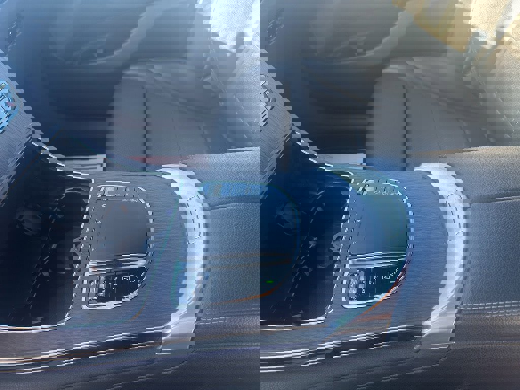 Used 2022 Mercedes-Benz GLC 300 300 4matic image 11