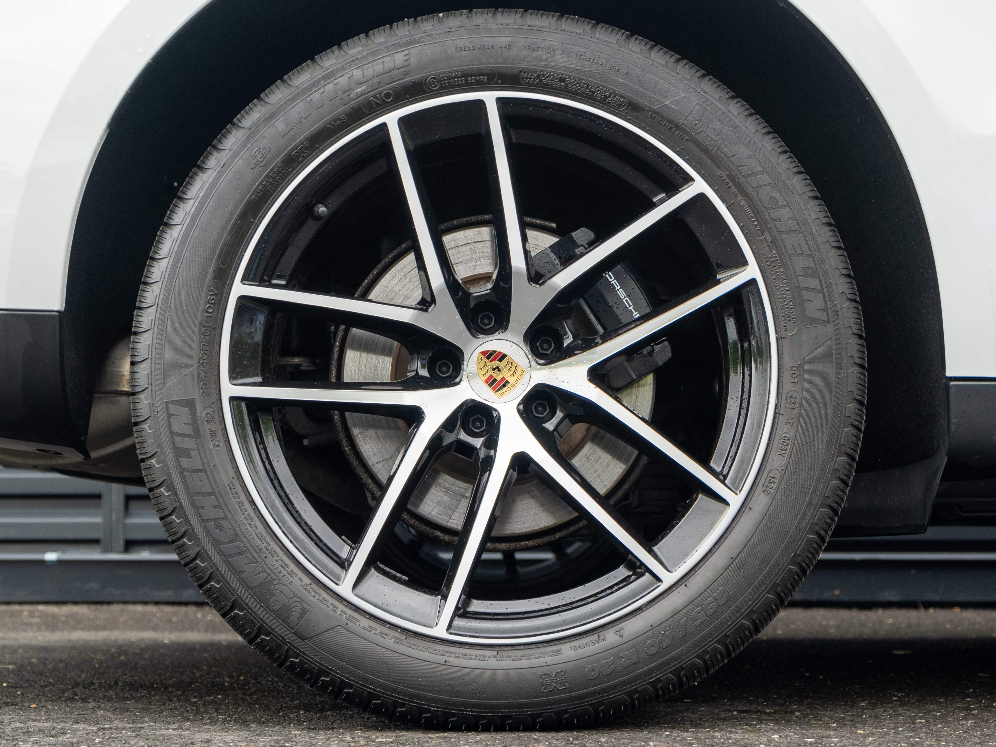 Certified 2023 Porsche Macan AWD/4WD image 14