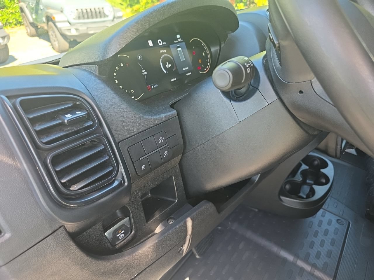 Used 2025 RAM ProMaster 2500 w/ U-Haul Equipment Group FWD image 18