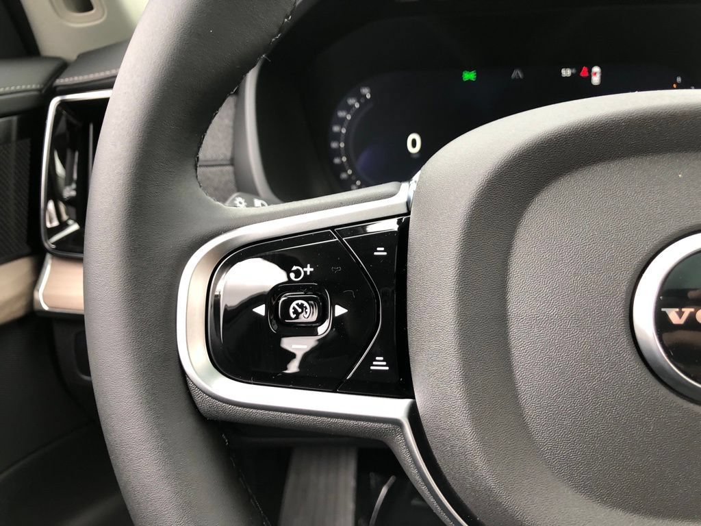 New 2026 Volvo XC90 B6 Plus w/ Protection Package Premier AWD/4WD image 15