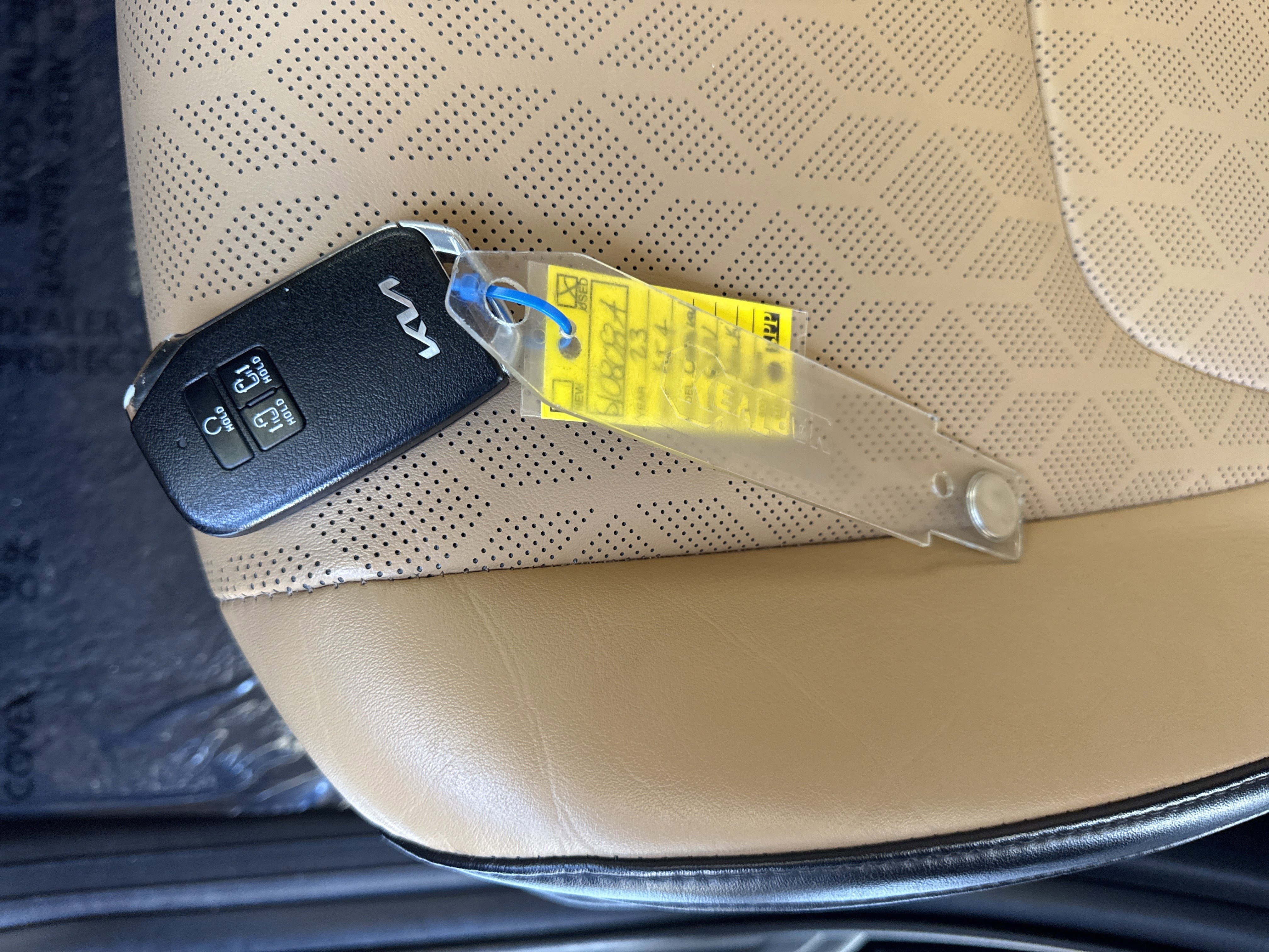 Used 2023 Kia Carnival LX image 34