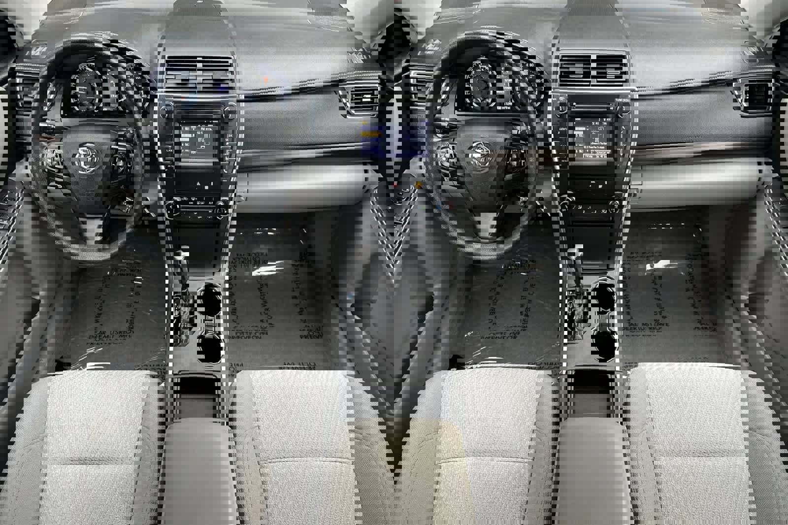 Used 2017 Toyota Camry LE image 3