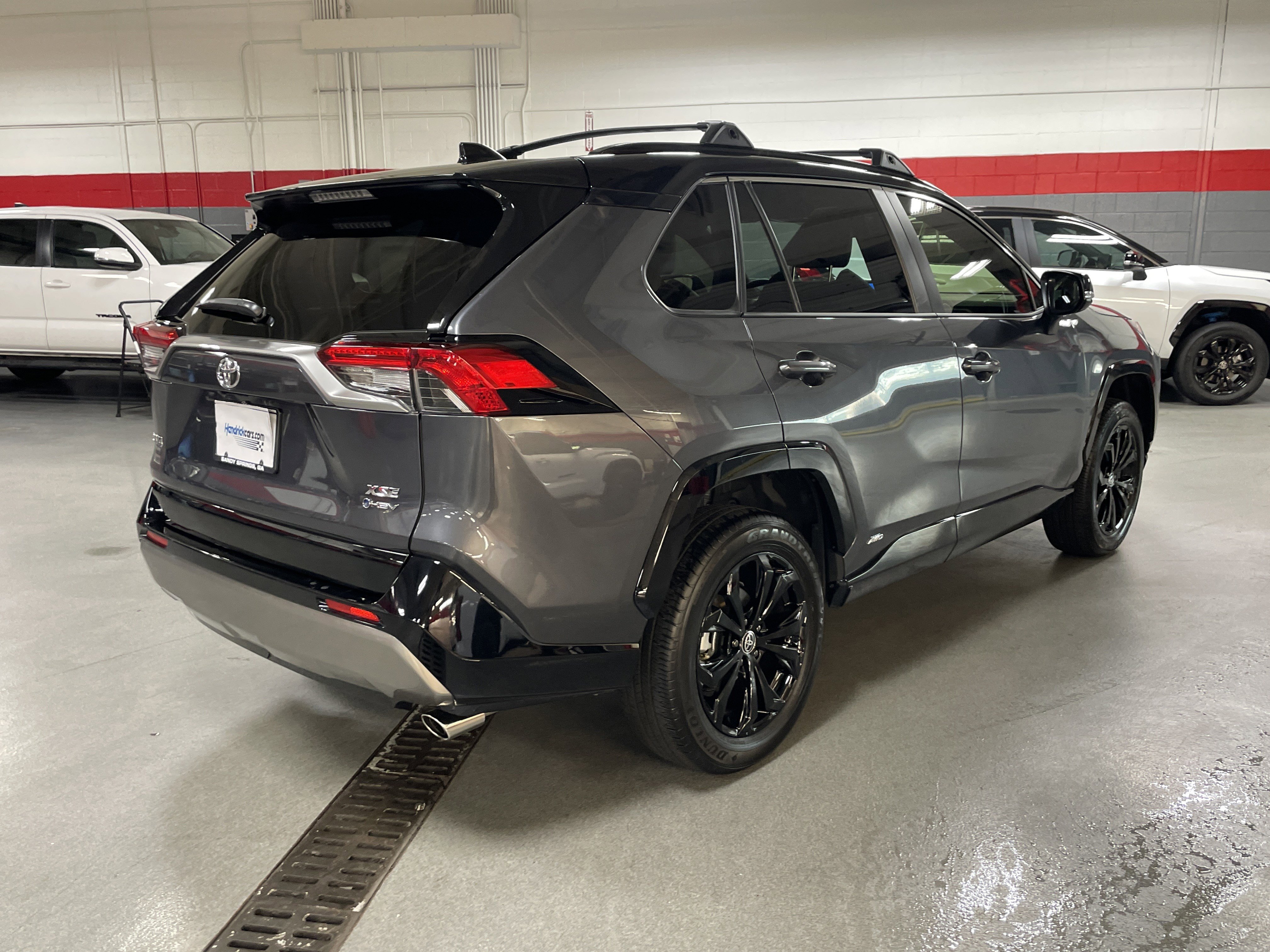 Used 2025 Toyota RAV4 XSE AWD/4WD image 10