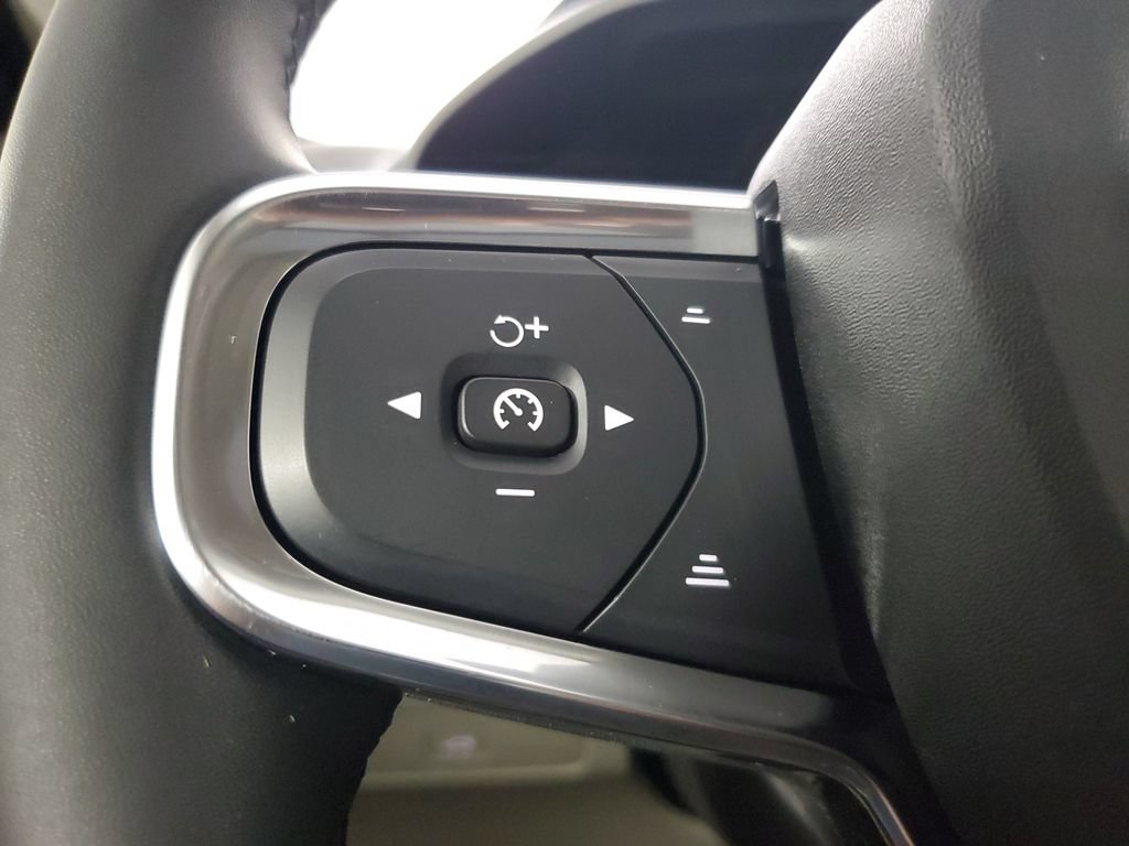Certified 2023 Volvo XC40 B5 Ultimate w/ Protection Package Premier AWD/4WD image 27