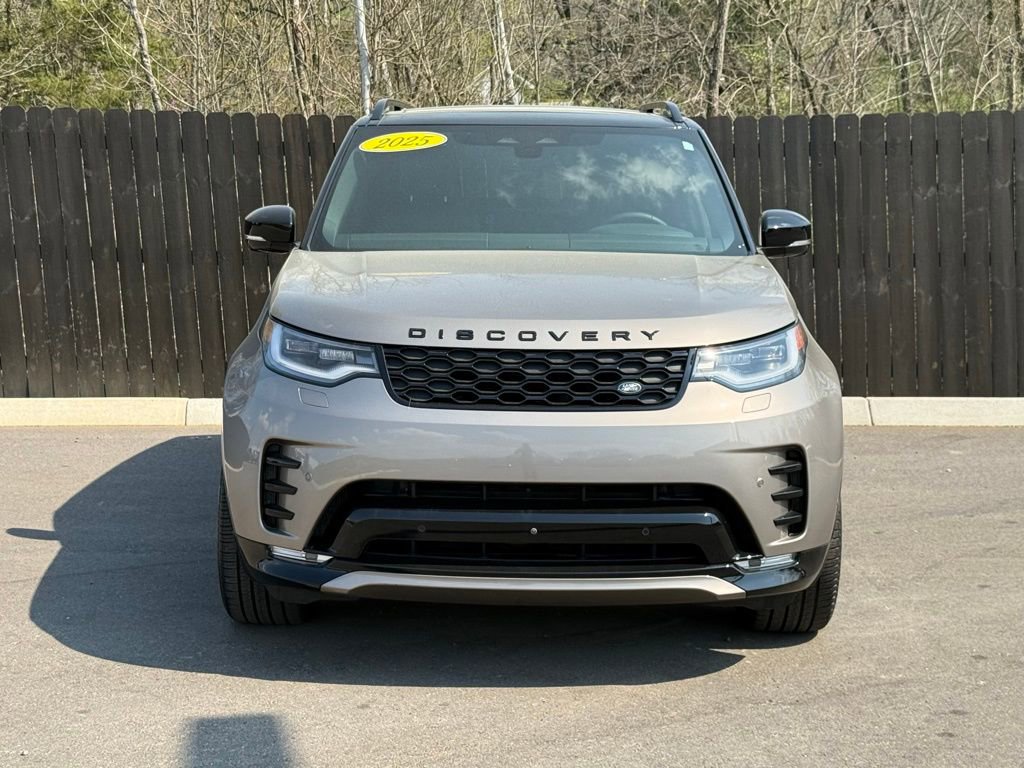 Certified 2025 Land Rover Discovery Dynamic SE image 9