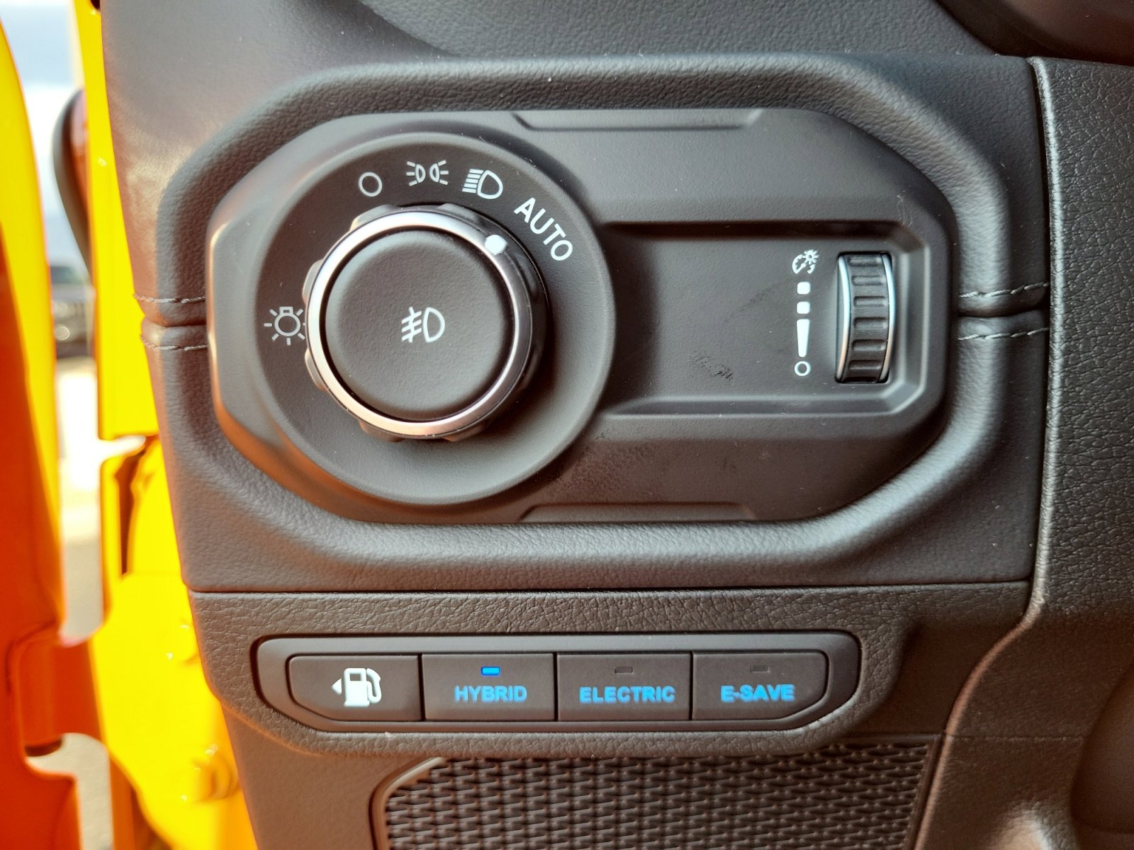 New 2025 Jeep Wrangler Sahara image 30