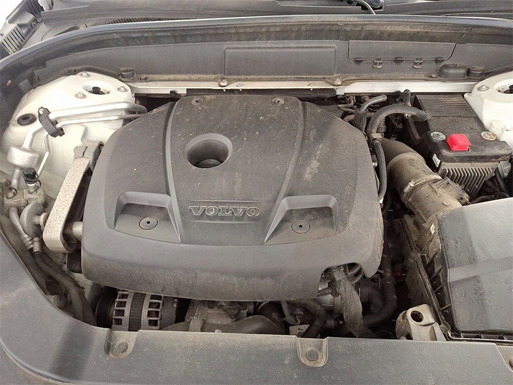 Used 2018 Volvo XC60 T5 Momentum w/ Vision Package image 31