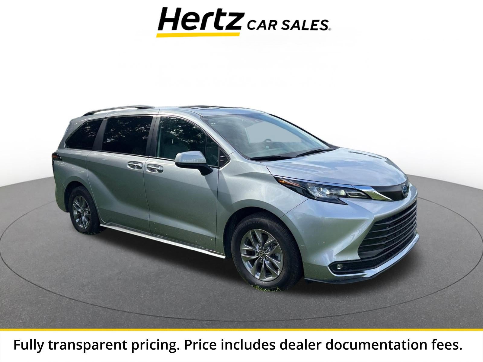 Used 2025 Toyota Sienna XLE FWD image 1