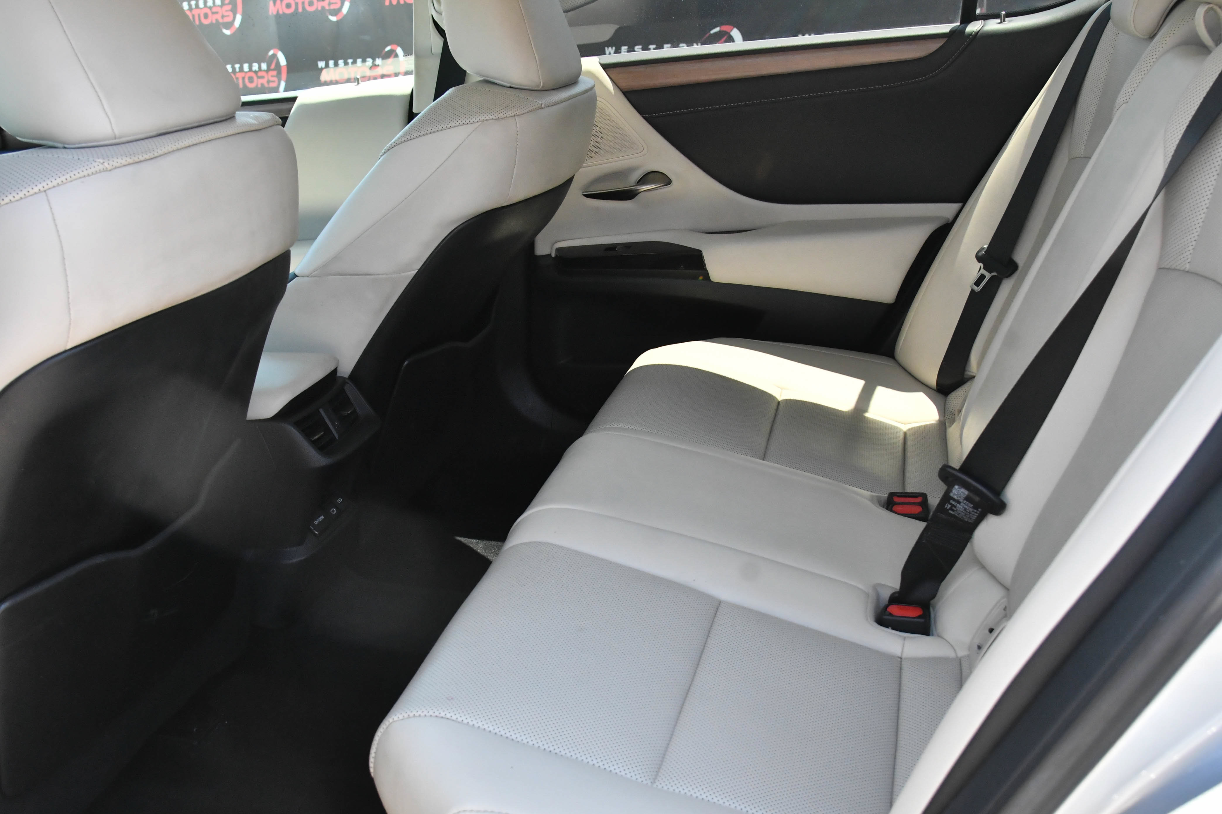 Used 2023 Lexus ES 300h w/ Premium Package FWD image 42