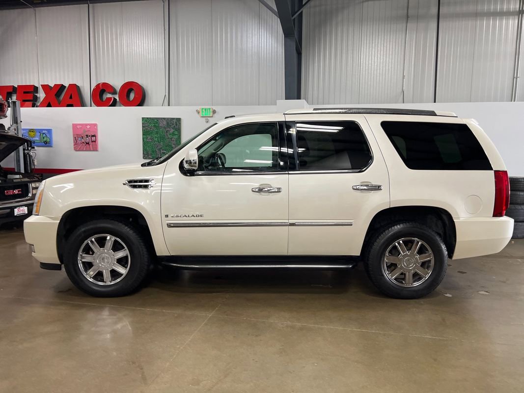 Used 2007 Cadillac Escalade AWD w/ Climate Package image 38