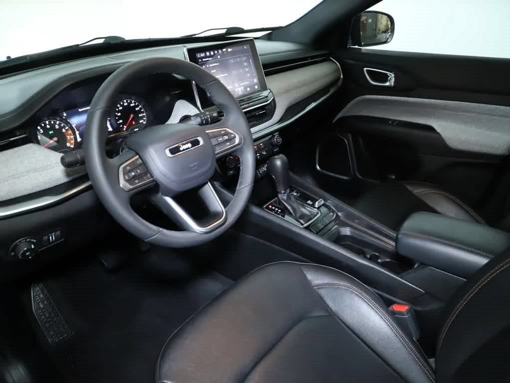Certified 2024 Jeep Compass Latitude AWD/4WD image 17