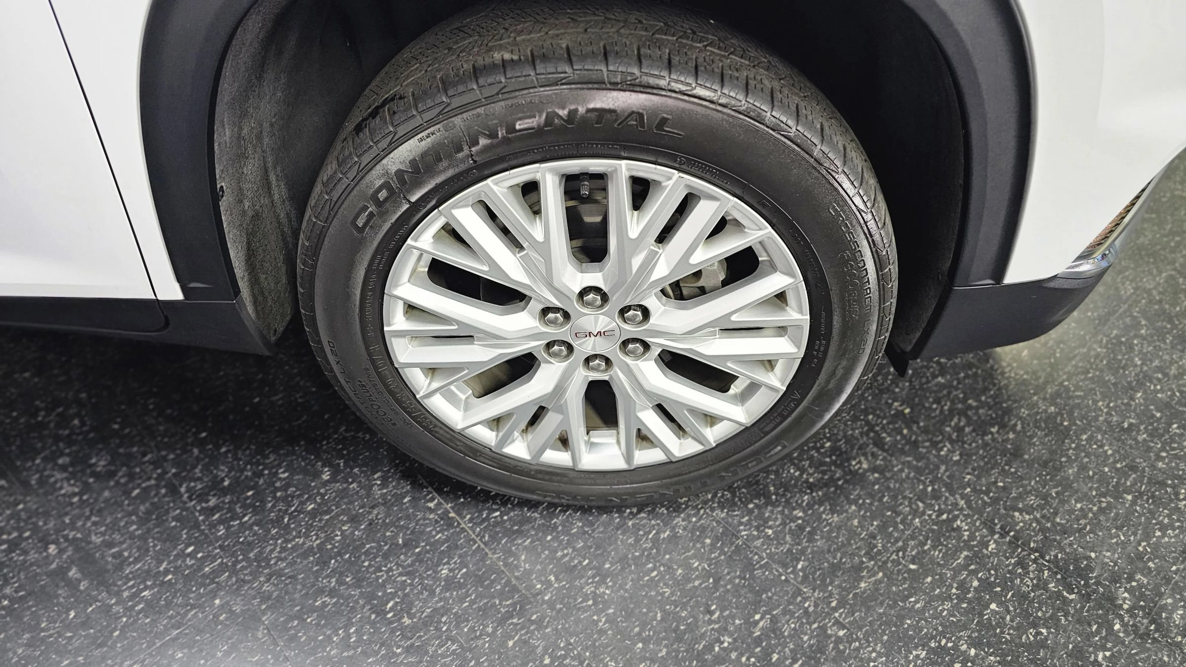 Used 2024 GMC Acadia Elevation FWD image 3