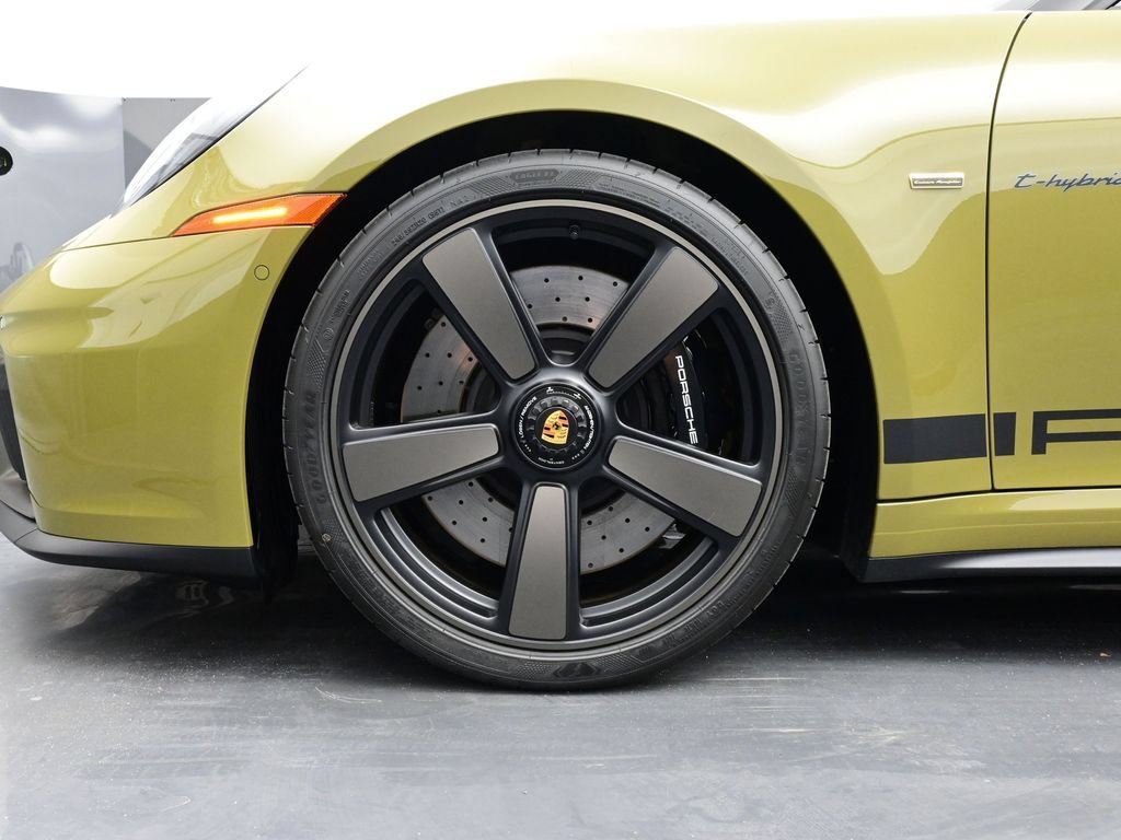 Certified 2026 Porsche 911 Carrera GTS RWD image 6