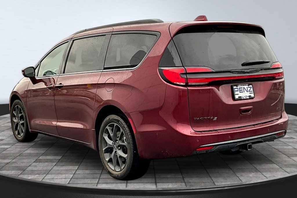 Used 2021 Chrysler Pacifica Touring-L w/ Uconnect Theater Family Group AWD/4WD image 4