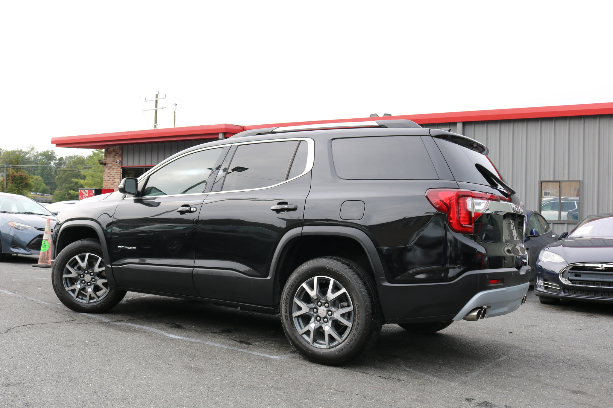 Used 2023 GMC Acadia SLT image 7