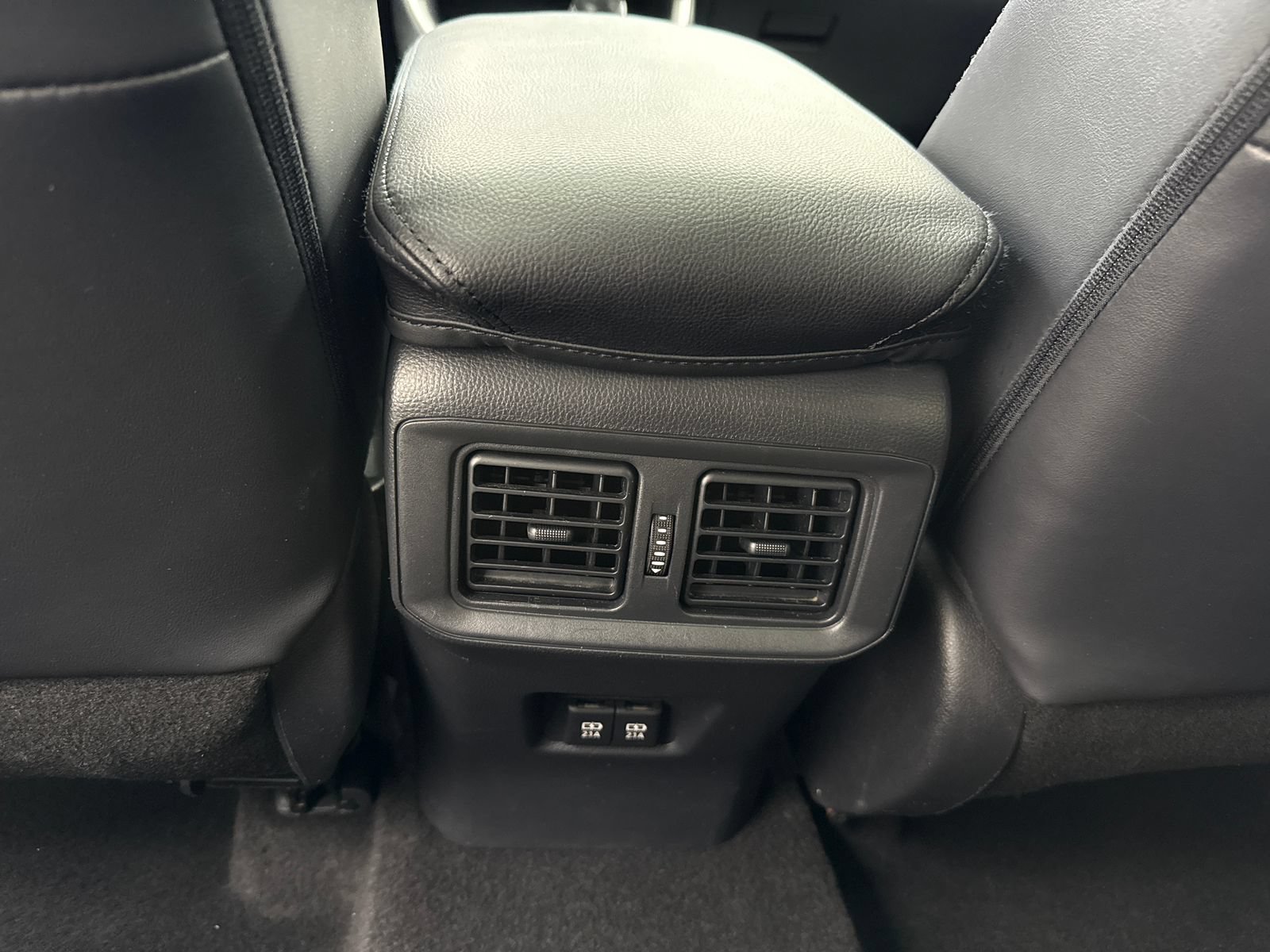 Used 2019 Toyota RAV4 Limited w/ Advanced Technology Package AWD/4WD image 38