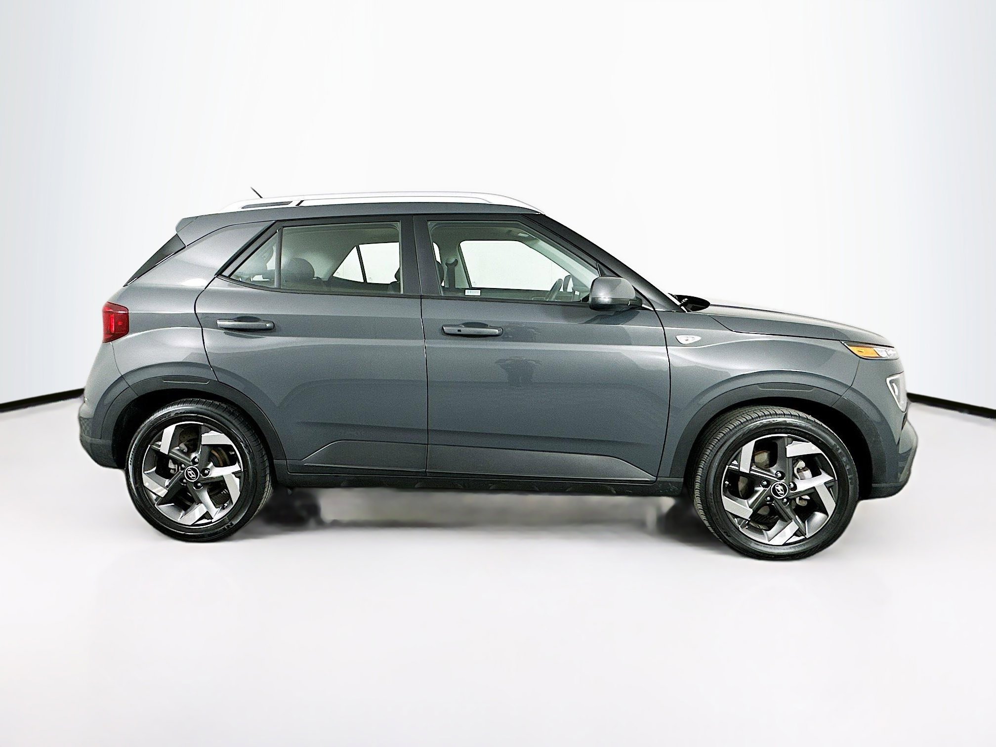 Used 2025 Hyundai Venue SEL image 10