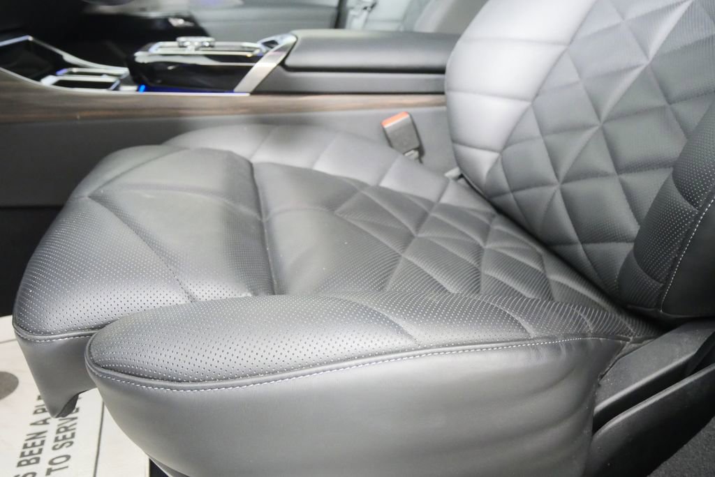 Certified 2023 BMW 740i w/ Parking Assistance Package image 10