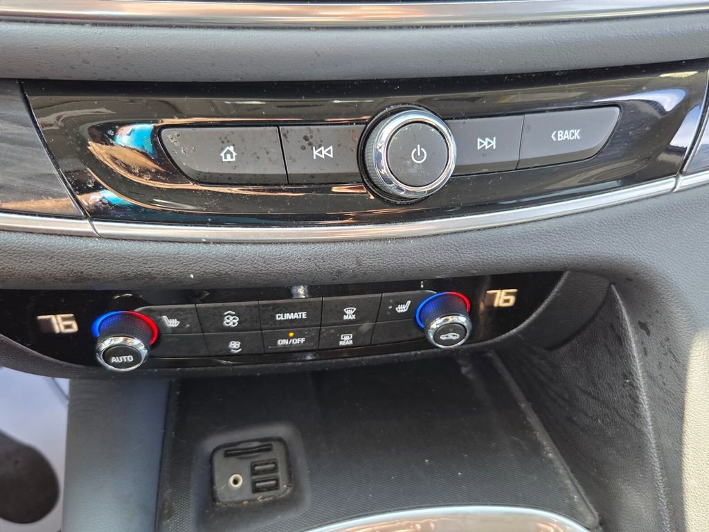 Used 2020 Buick Enclave Essence image 20