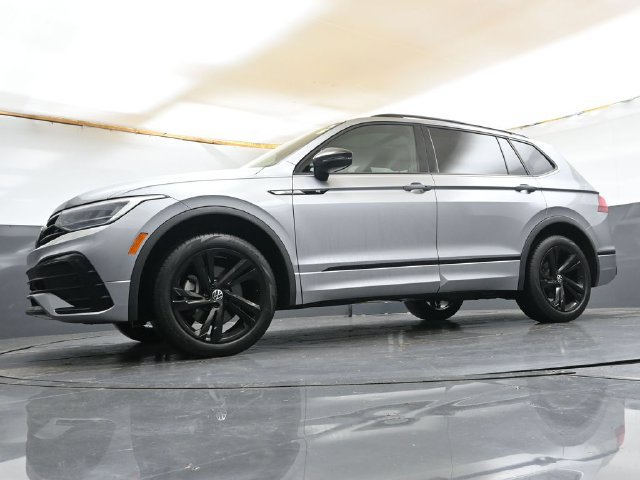 Used 2024 Volkswagen Tiguan SE R-Line AWD/4WD image 31