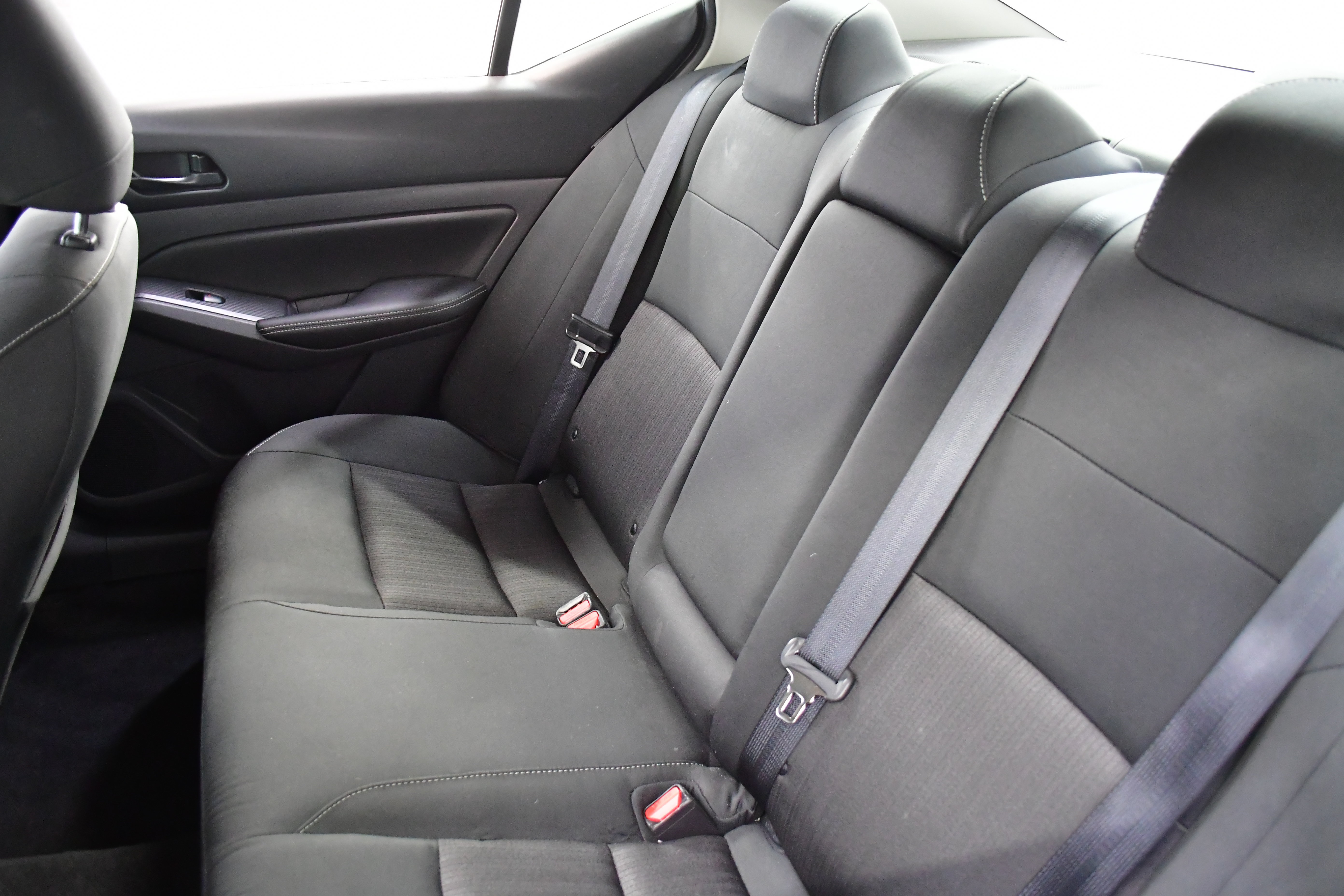 Used 2025 Nissan Altima 2.5 SV FWD image 10