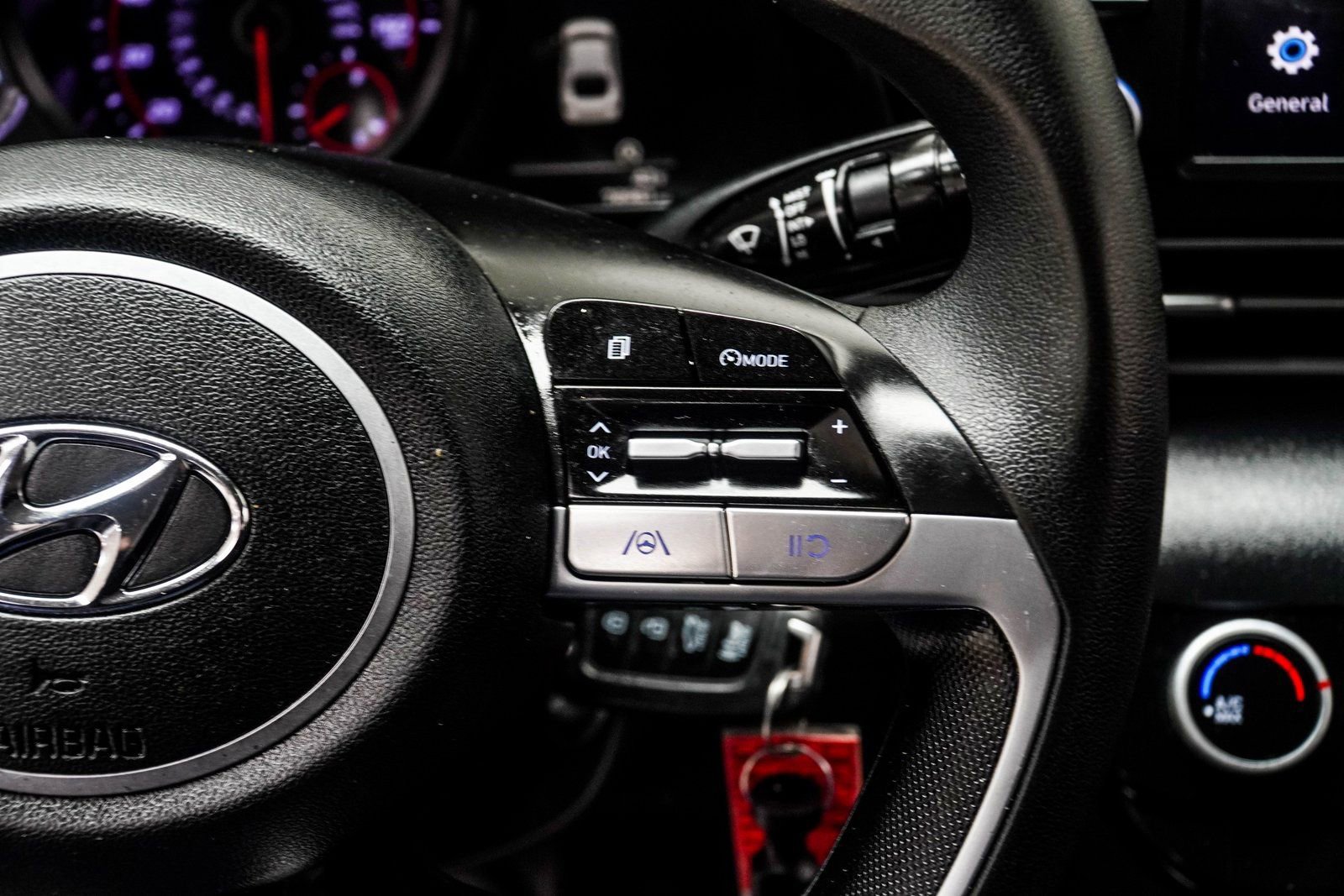 Used 2021 Hyundai Elantra SE image 23