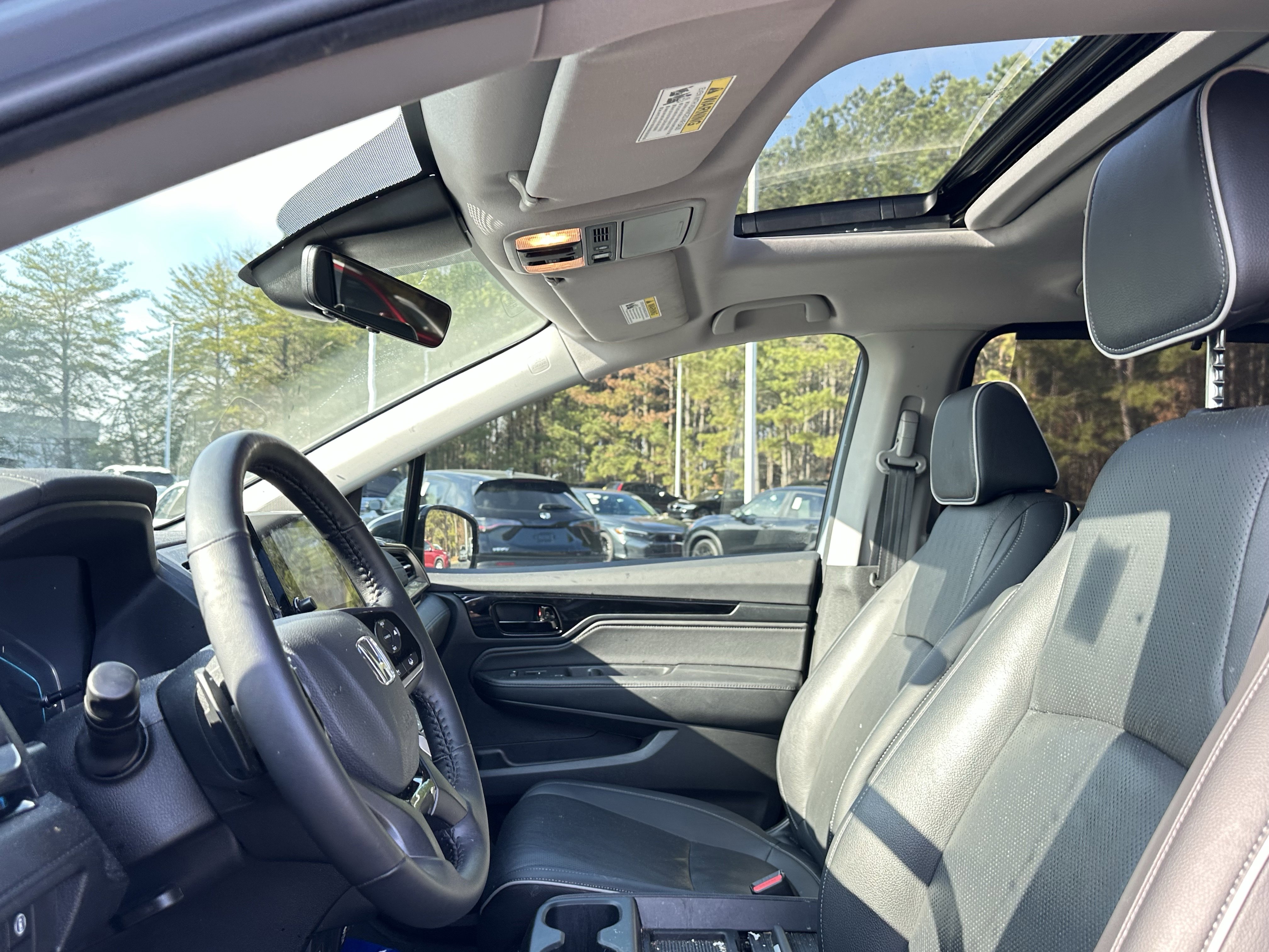 Used 2024 Honda Odyssey Elite image 7