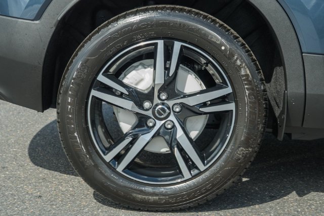 New 2026 Volvo XC40 B5 Core w/ Protection Package Premier AWD/4WD image 17