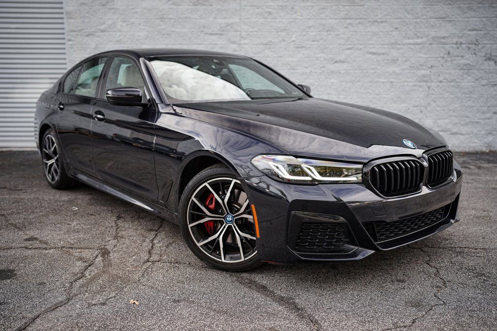 Used 2023 BMW 530e w/ M Sport Package image 9
