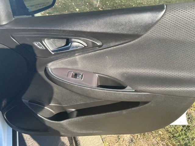 Used 2018 Chevrolet Malibu LT image 40