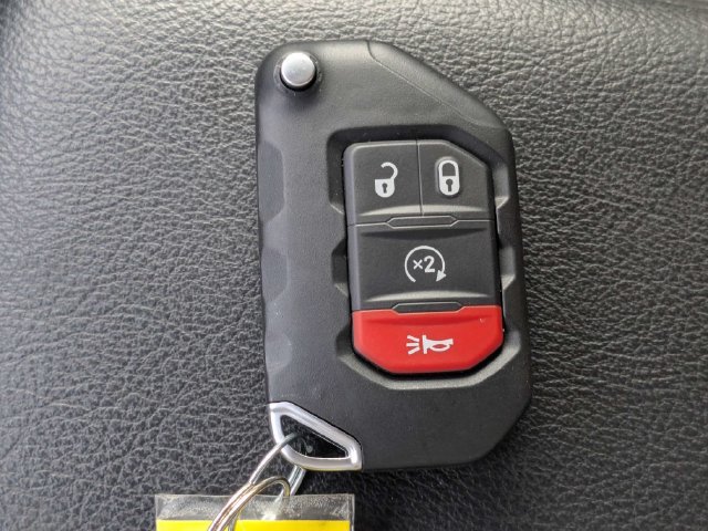 Used 2025 Jeep Wrangler Sport AWD/4WD image 33
