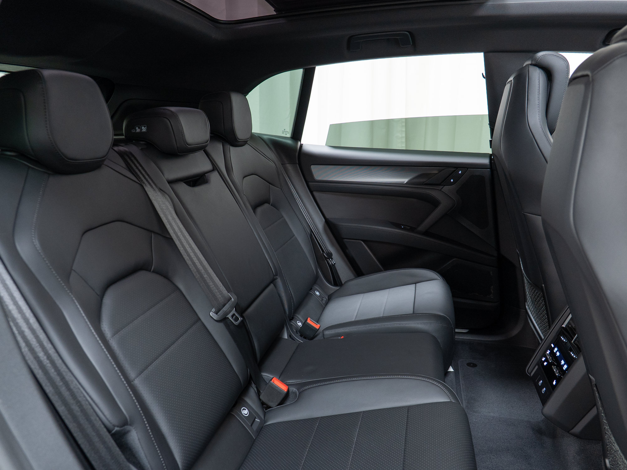New 2026 Porsche Cayenne Electric AWD/4WD image 30