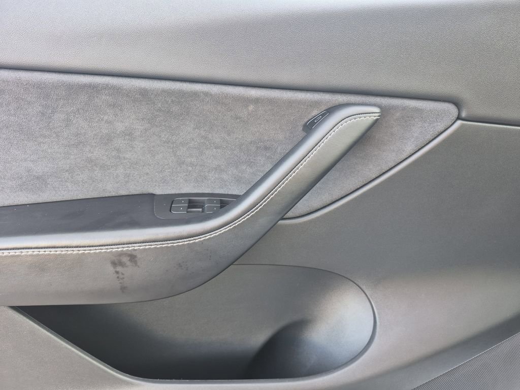 Used 2021 Tesla Model Y Long Range image 6