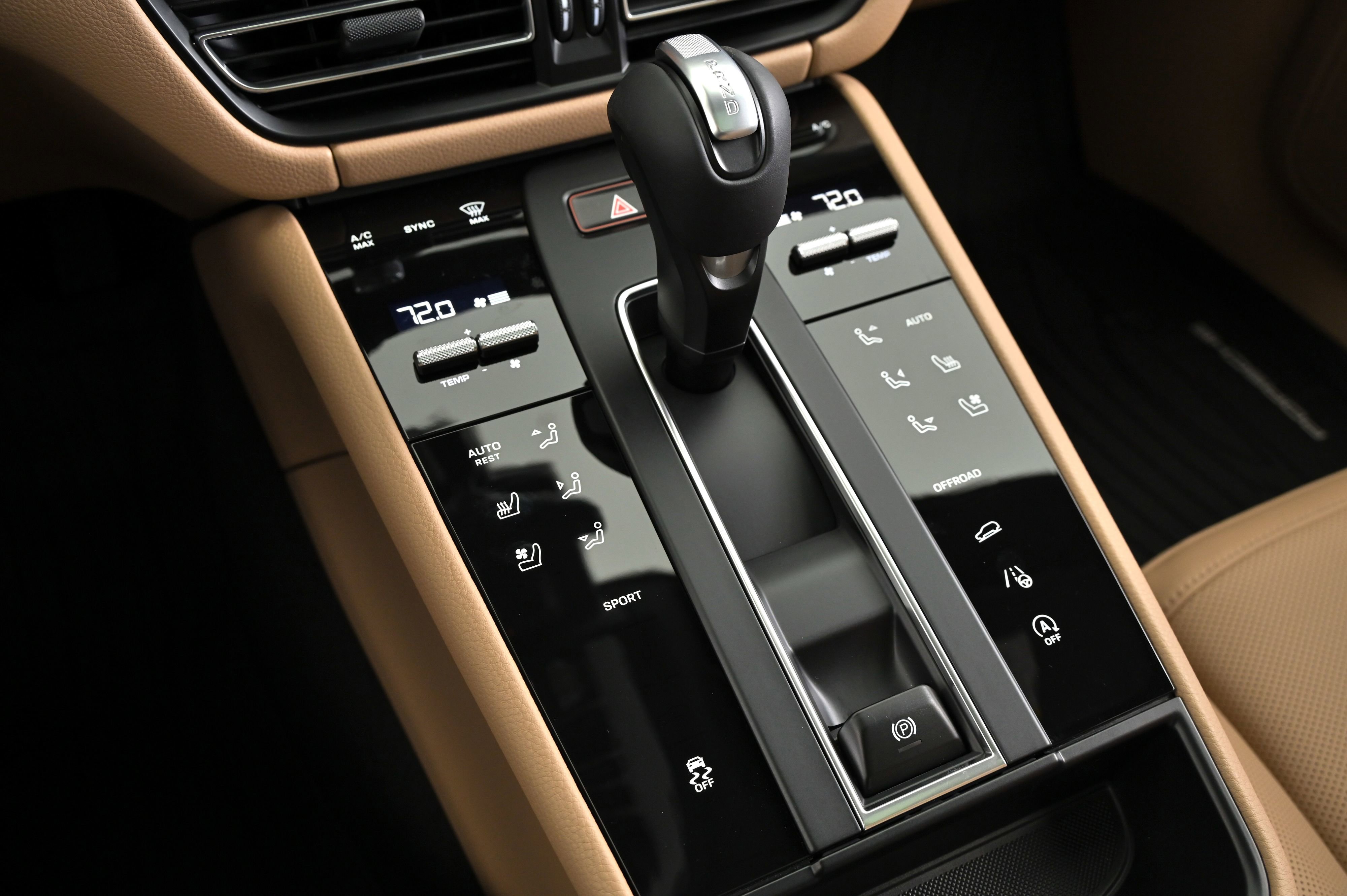 Certified 2025 Porsche Macan image 43