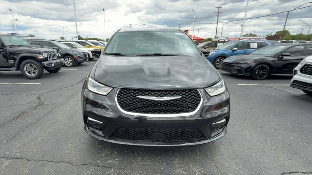 Used 2024 Chrysler Pacifica Limited FWD image 3