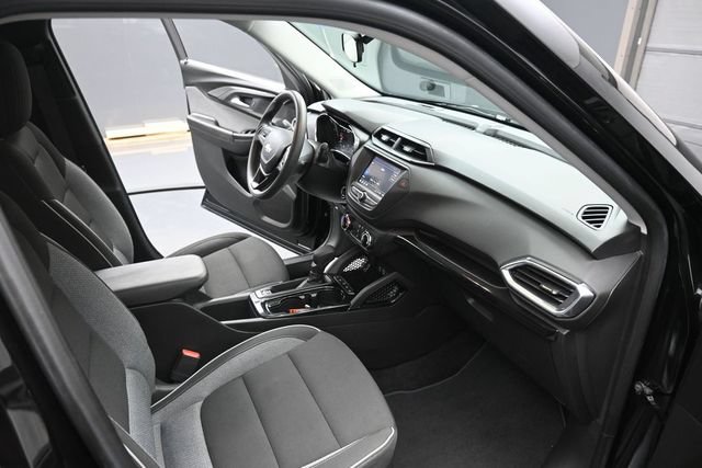 Used 2023 Chevrolet TrailBlazer LT FWD image 40