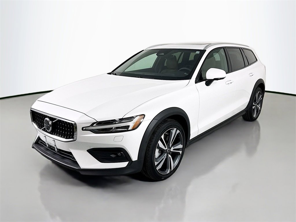 Used 2024 Volvo V60 B5 Cross Country Plus w/ Protection Package Premier image 1