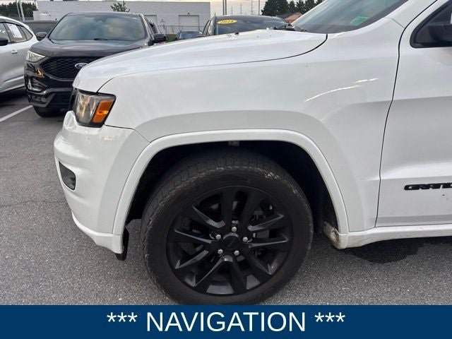 Used 2018 Jeep Grand Cherokee Altitude AWD/4WD image 5