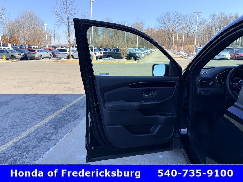 Certified 2025 Honda Pilot Sport image 15