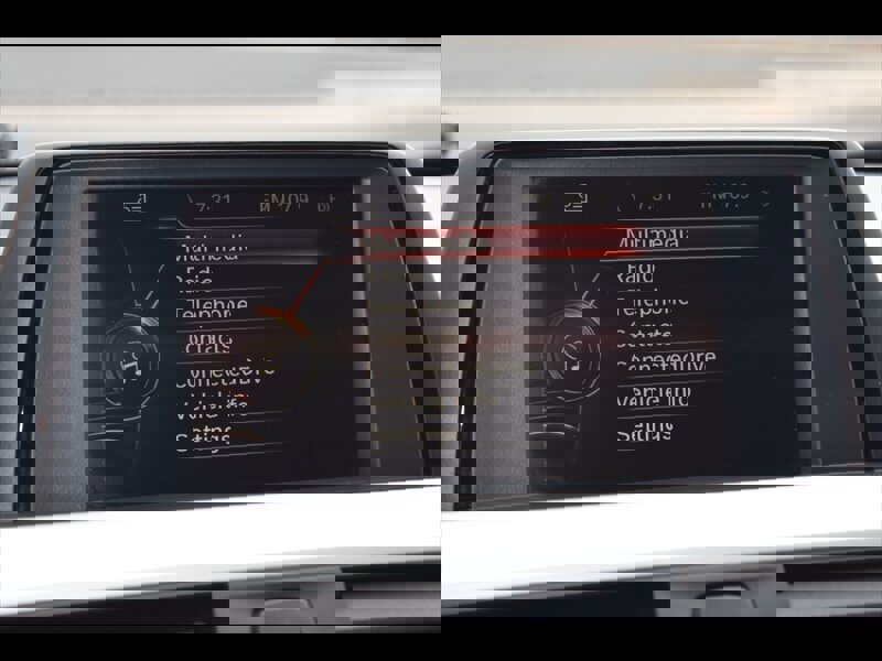 Used 2016 BMW 320i Sedan w/ Sport Package image 10