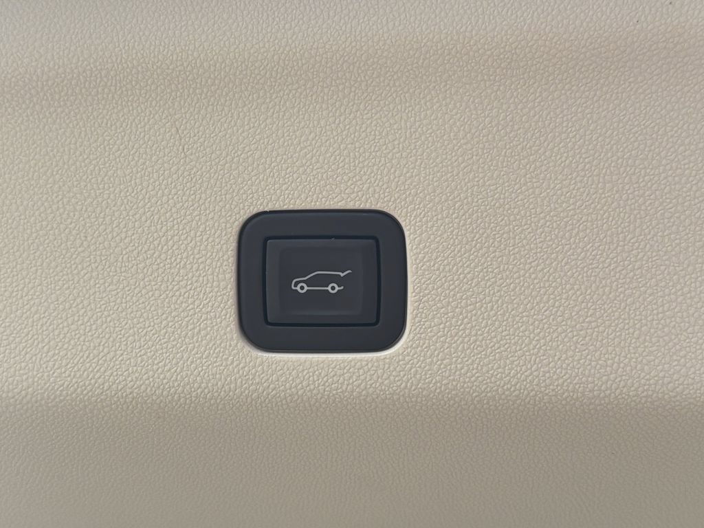 Certified 2023 Cadillac Escalade Premium Luxury Platinum AWD/4WD image 11