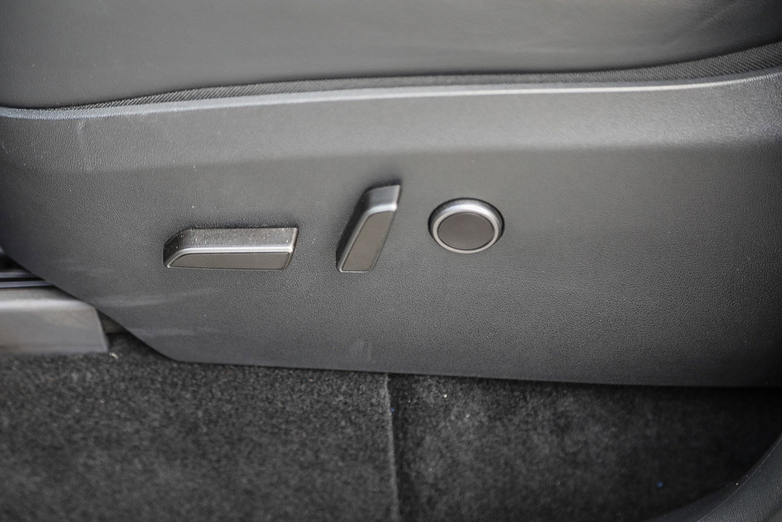 Used 2024 Tesla Model Y Long Range AWD/4WD image 20