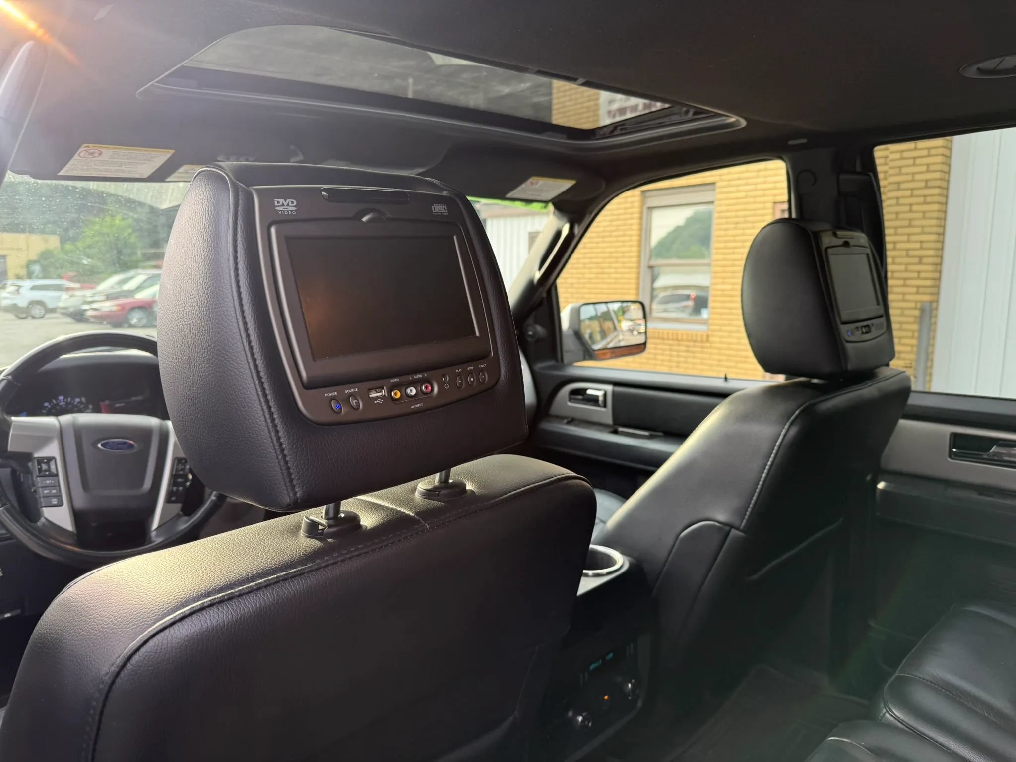 Used 2017 Ford Expedition Limited w/ Equipment Group 301A AWD/4WD image 16