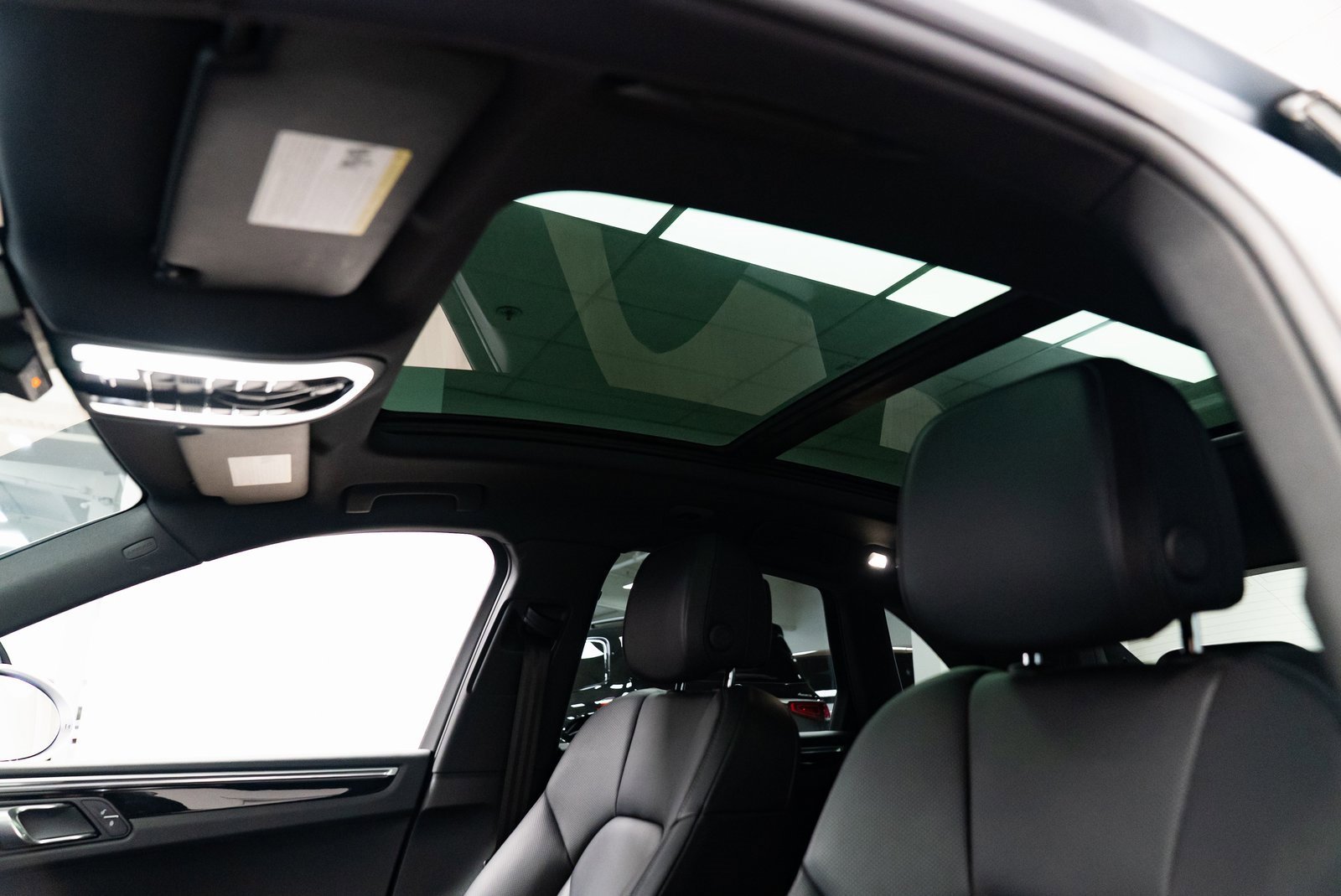 Used 2018 Porsche Macan w/ Premium Package Plus image 20