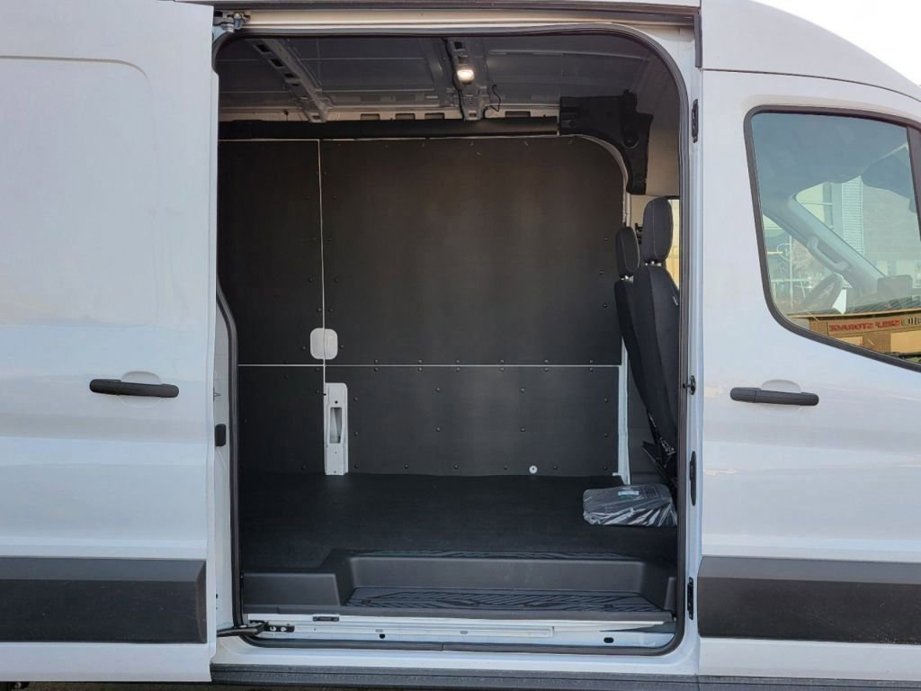 Used 2022 Ford E-Transit Medium Roof w/ Interior Upgrade Package image 20